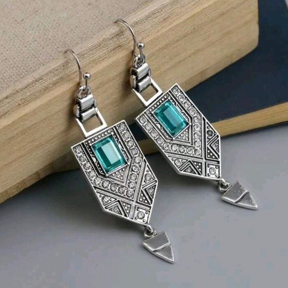 SOLD NWT Gorgeous Retro Design Bohemian Style Silver Crystal Gemstone Earrings - Picture 2 of 13